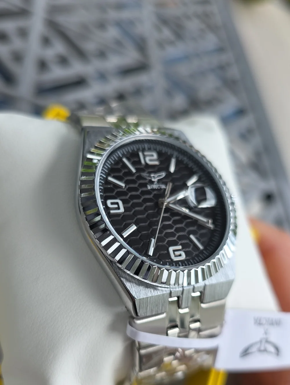 Invicta bold black